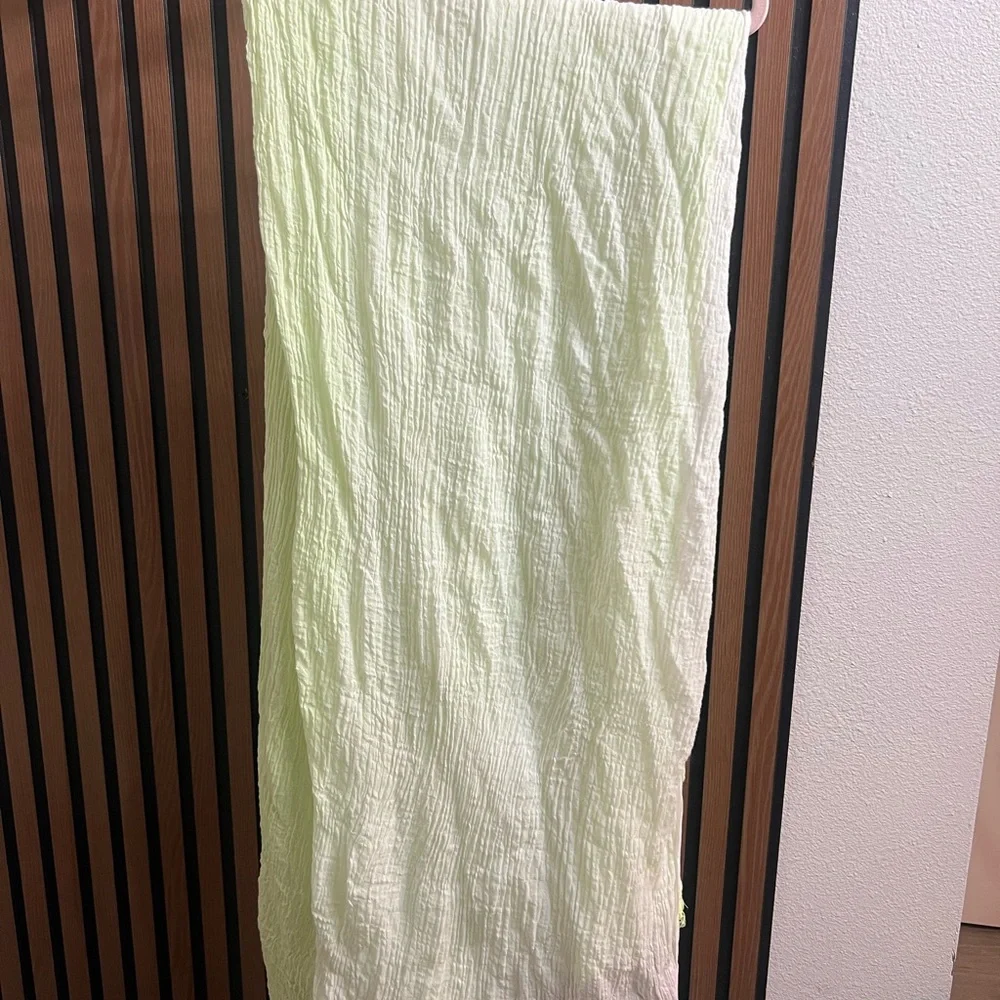 Chic Light Green Crinkled Scarf - Picture 1 of 4